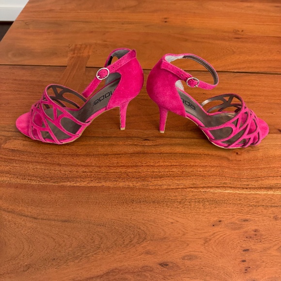 MODA Fuschia Pink Faux Suede Heels - Picture 4 of 7